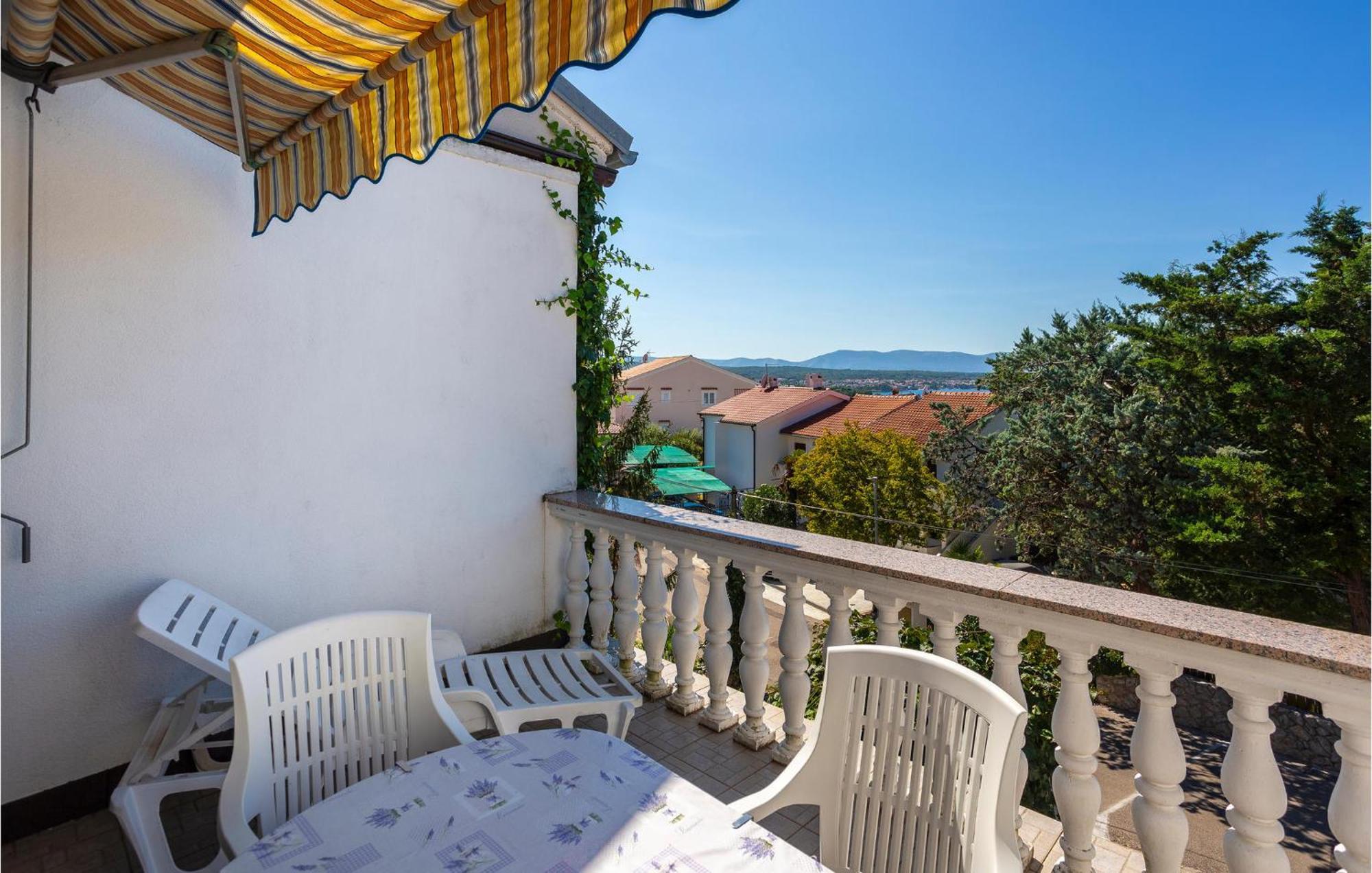 Beautiful Apartment In Malinska With Kitchen Esterno foto