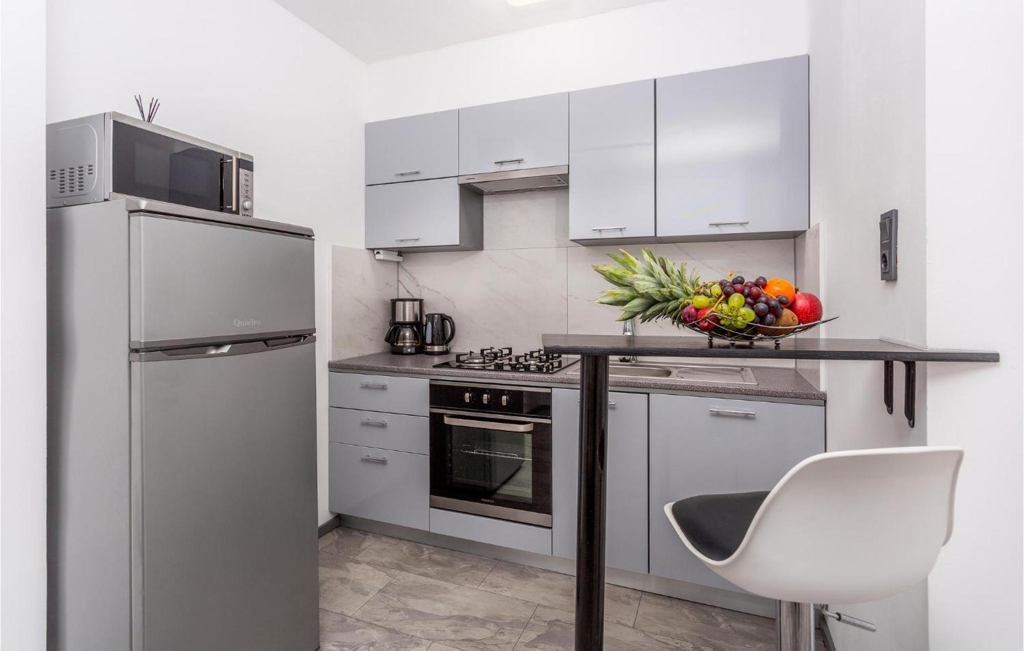 Beautiful Apartment In Malinska With Kitchen Esterno foto