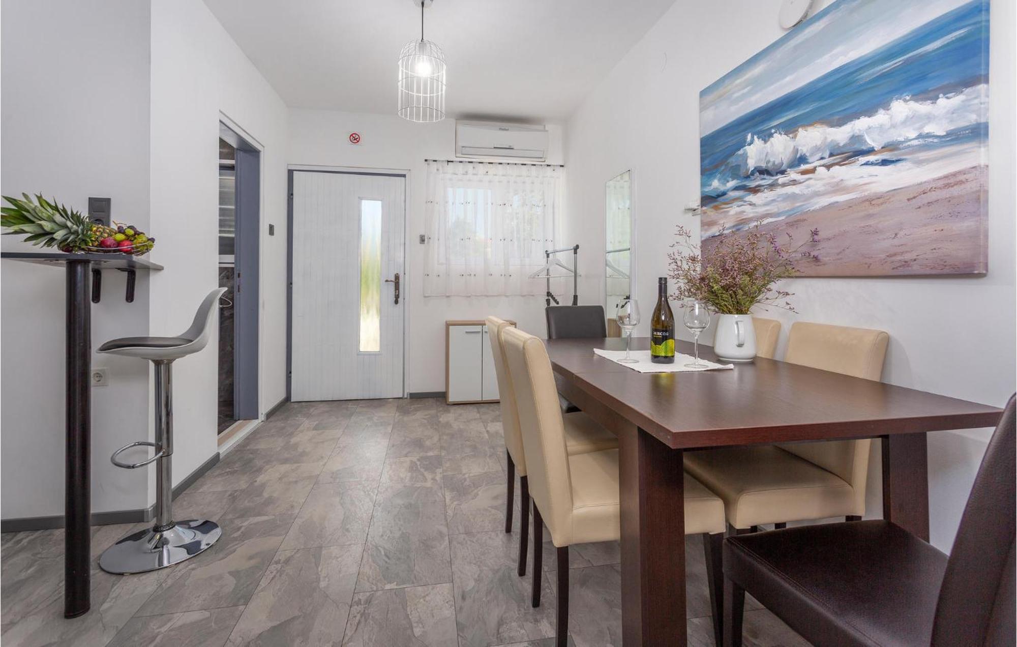 Beautiful Apartment In Malinska With Kitchen Esterno foto