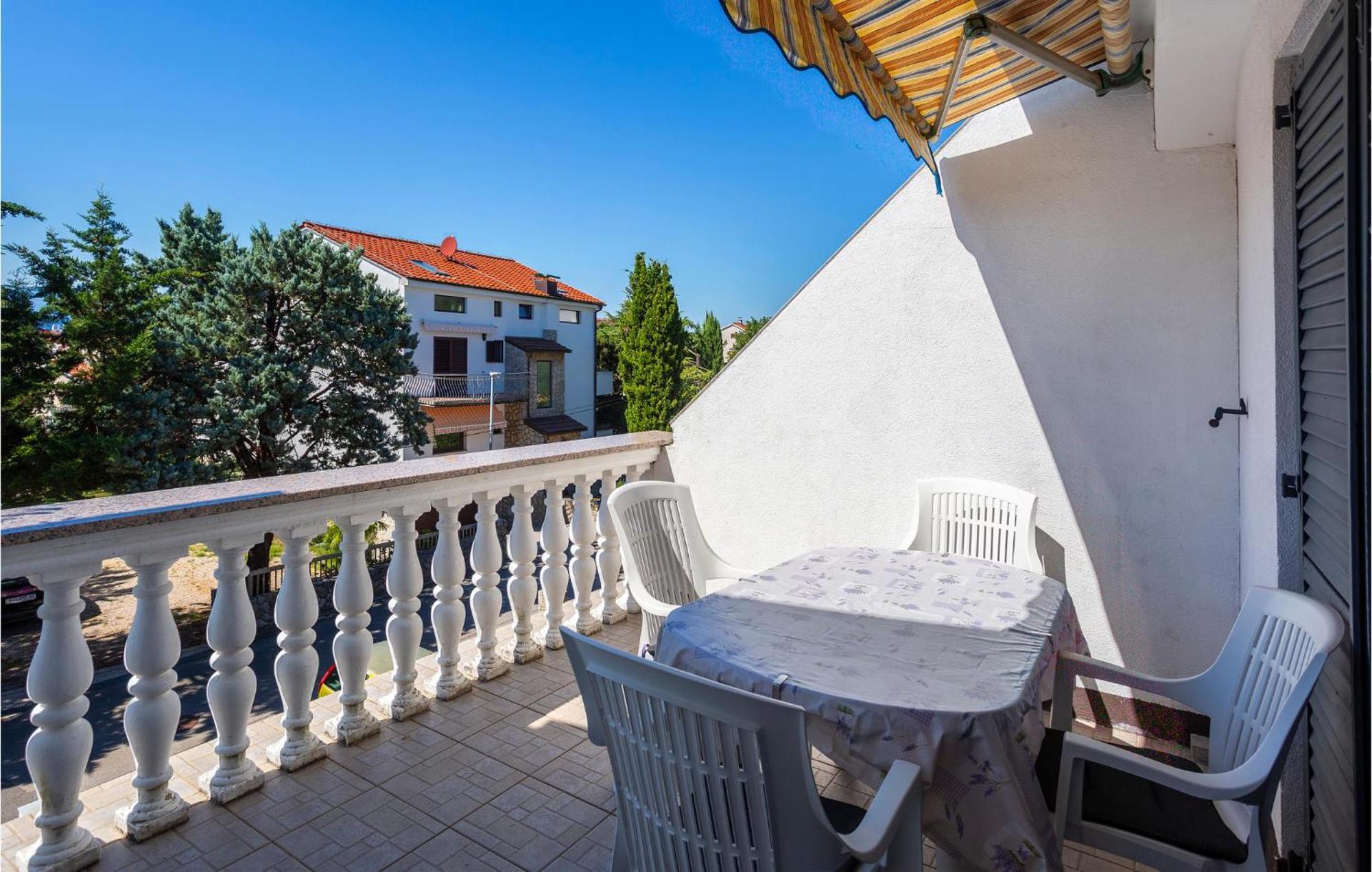 Beautiful Apartment In Malinska With Kitchen Esterno foto