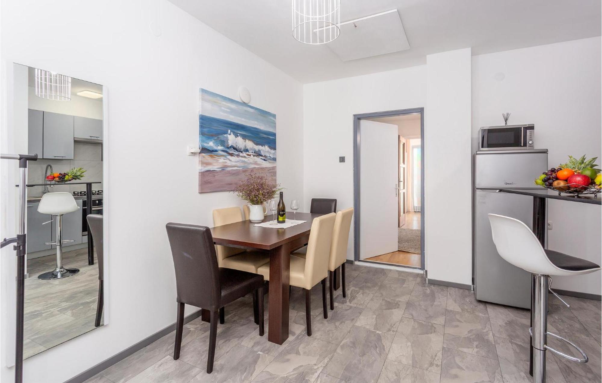 Beautiful Apartment In Malinska With Kitchen Esterno foto