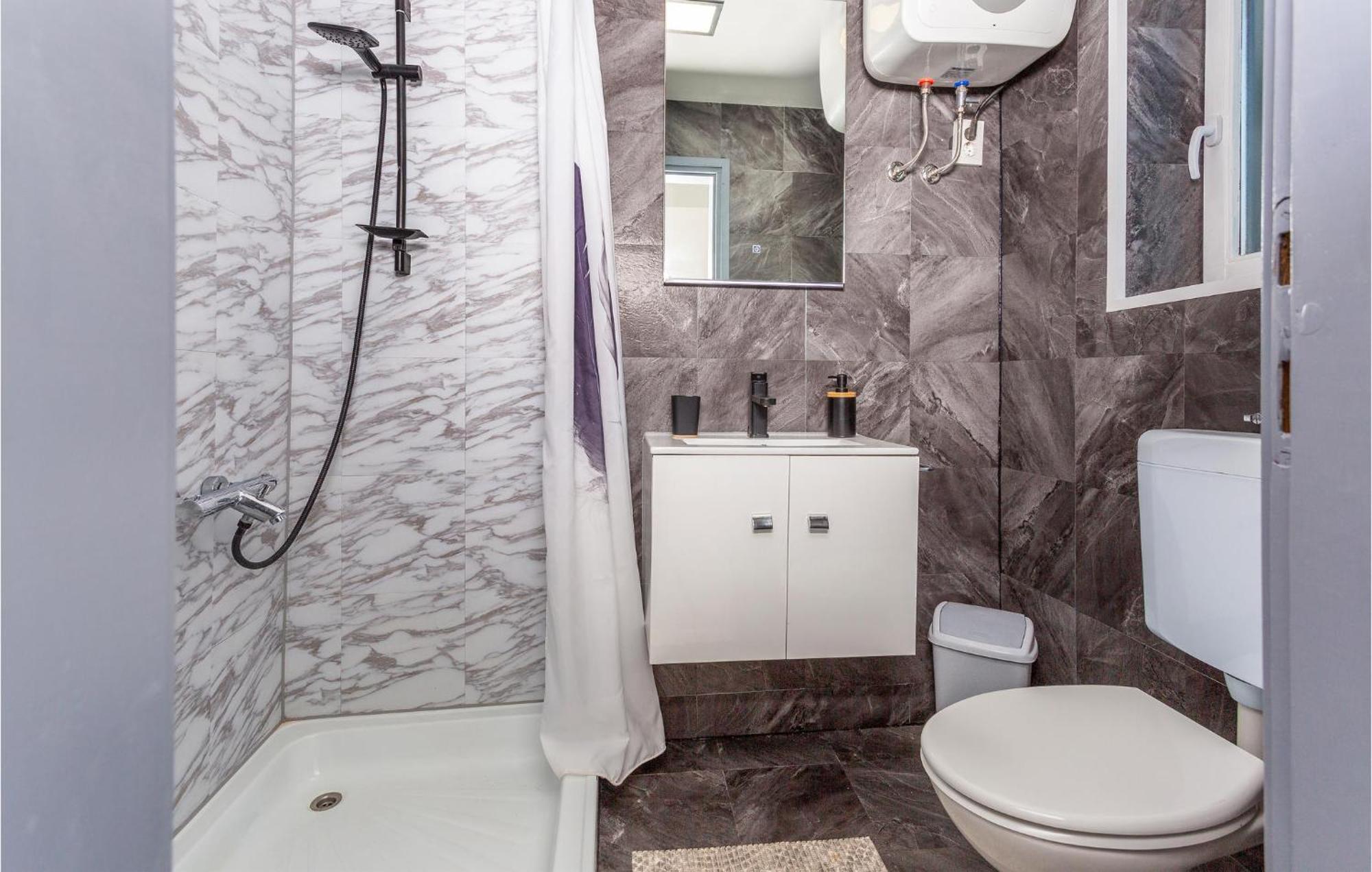Beautiful Apartment In Malinska With Kitchen Esterno foto